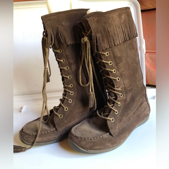Suede L.L.Bean brown moccasin boots. Lace up, side zipper, warm lining. Size 9.5 - Picture 3 of 7